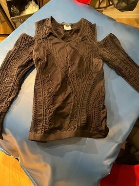 Women's Open-Shoulder Cable Knit Sweater - Black